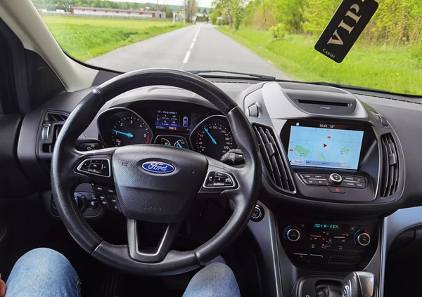 Ford Kuga cena 66100 przebieg: 127100, rok produkcji 2019 z Więcbork małe 137